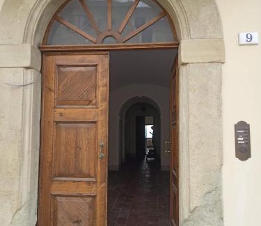 San Leo Apartment | Giardino in piazza, casa in pietra a San Leo