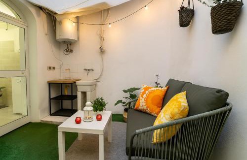 Borgo-Sanzio House | Giatì Studio - Cortile Privato & Metro