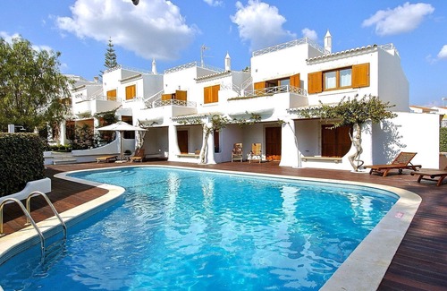 Olhos D'Agua Apartment | Giddah Orange Apartment, Pool, Wifi, AC