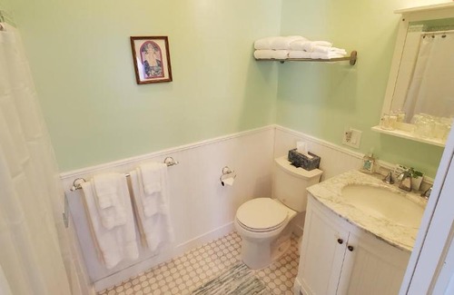Moylan Bed & Breakfast | Gifford-Risley House Bed and Breakfast