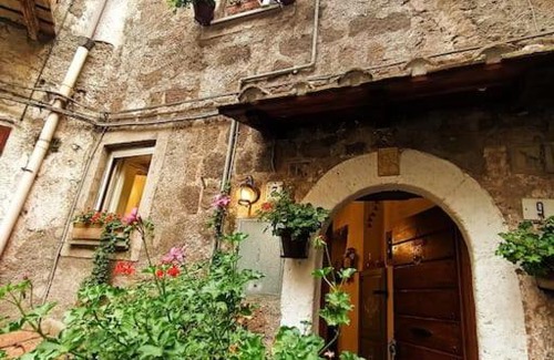 Vallerano Apartment | Giglio Vallerano. Alloggio turistico