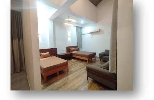 Mount Lavinia Hotel | Gihans Beach Resort