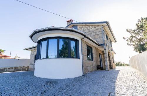 Canidelo House | GIL LOVE - Luxurious V5 w Pool by LovelyStay