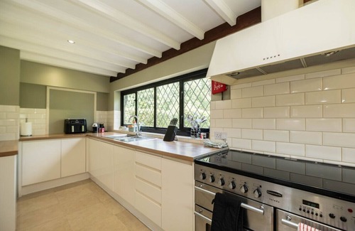 Upper Dicker Apartment | Gildridge Country Estate | Countryside escape with hot tub