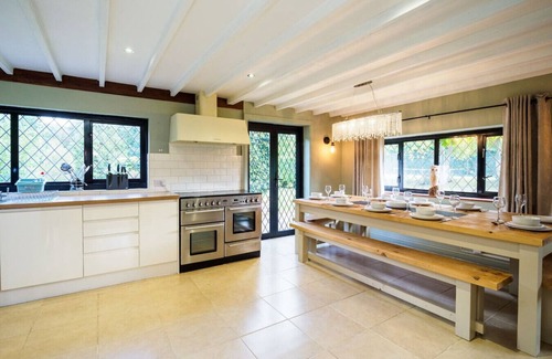 Upper Dicker Apartment | Gildridge Country Estate | Countryside escape with hot tub