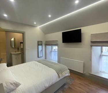 Crossmolina House | Gills Courtyard Accommodation