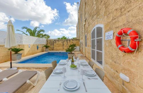 Victoria Villa | Girardu Holiday Home