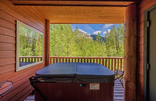 Alyeska Apartment | Girdwood Getaway - Hot tub with a View!