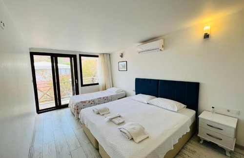 Karaburun Hotel | Giritli Rum Meyhanesi & Butik Otel