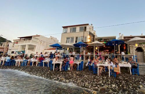 Karaburun Hotel | Giritli Rum Meyhanesi & Butik Otel