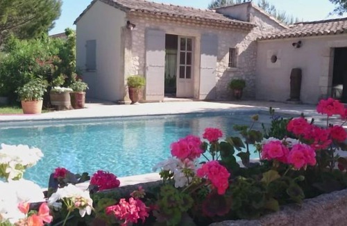 Cabannes Cottage | GITE 2 ROOMS IN CABANNES