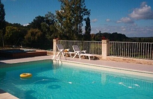 Saint-Meard-de-Gurcon Cottage | Gite 8/12 pers swimming pool + spa between Dordogne and Gironde