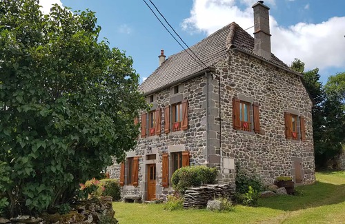 Valuejols Cottage | Gîte 'Chez Marie-Louise' with private terrace and shared garden