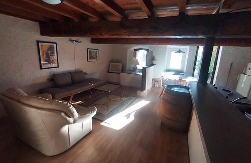 Fanjeaux House | Gîte Coquelicot: renovated farmhouse with swimming pool and panoramic view of the Pyrenees