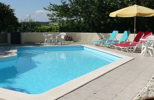 Fanjeaux House | Gîte Coquelicot: renovated farmhouse with swimming pool and panoramic view of the Pyrenees