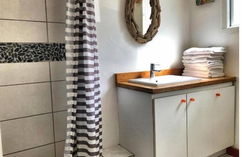 Bas Vent Apartment | Gite Deshroses Dans Petite Résidence Avec Piscine