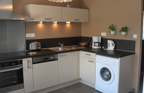Pirou Cottage | Gite Eugène, 800m from the beach in Pirou, garden, terrace, wifi, wood stove