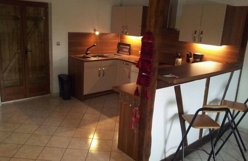 Montjay Cottage | Gite for 14 people with swimming pool