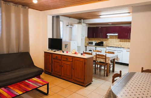 Sarlat-la-Caneda House | Gîte for 5 to 7 people, shared heated swimming pool, wooded grounds, wifi