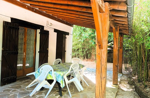 Sarlat-la-Caneda House | Gîte for 5 to 7 people, shared heated swimming pool, wooded grounds, wifi