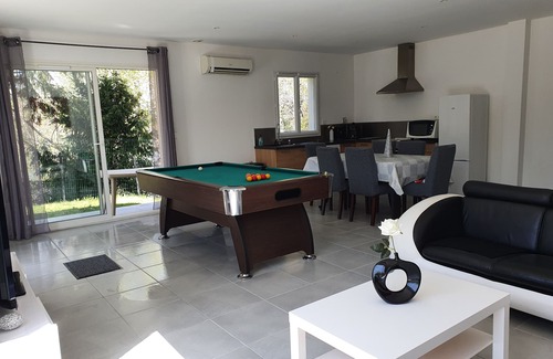 Valreas Villa | Gite for up to 6 people with a magnificent view of the lake