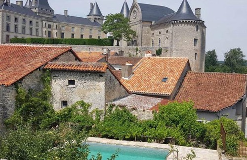 Verteuil-sur-Charente House | Gite Verteuil-sur-Charente, 5 bedrooms, 11 persons