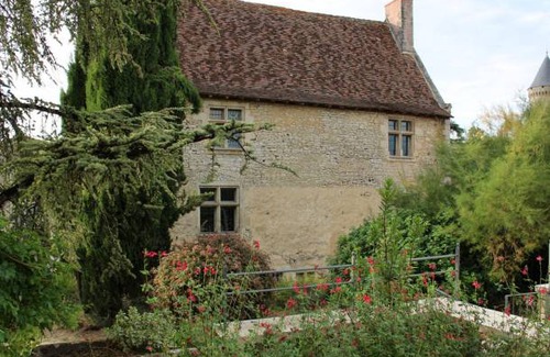 Verteuil-sur-Charente House | Gite Verteuil-sur-Charente, 5 bedrooms, 11 persons