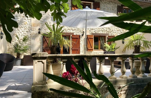 Saint-Christoly-de-Blaye House | Gîte in the heart of the Bordeaux countryside 1H from the sea