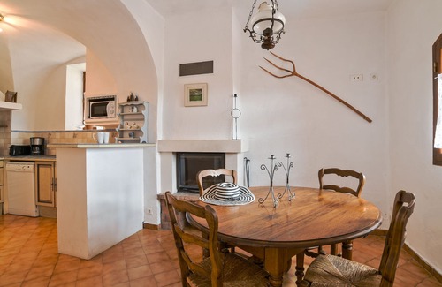 Peypin-d'Aigues Apartment | Gite in a property of 12 hectares among 5 cottages in the Luberon with swimming pool