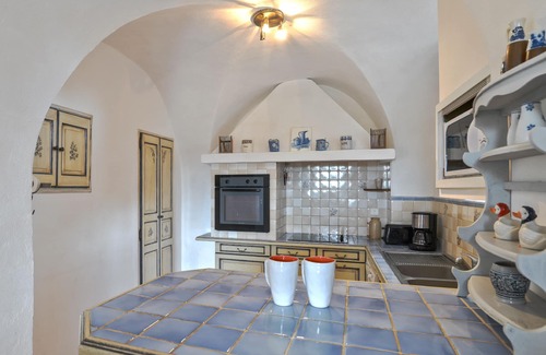 Peypin-d'Aigues Apartment | Gite in a property of 12 hectares among 5 cottages in the Luberon with swimming pool