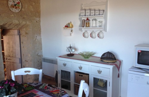 La Tour-d'Aigues Cottage | Gite in a Provencal country house with swimming pool.