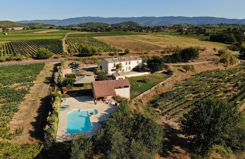 La Tour-d'Aigues Cottage | Gite in a Provencal country house with swimming pool.