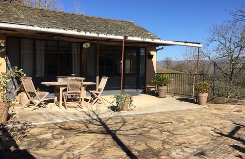 Bessuejouls Cottage | Gîte l'Atelier with breathtaking views of the Lot valley