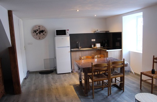Burzet House | Gite L'outaou du château, dreamlike silence in the heart of the village