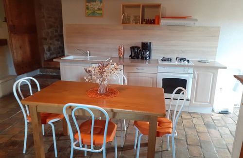 Joyeuse Cottage | Gîte la FENIERE * in stone farmhouse, nature and calm, heated swimming pool