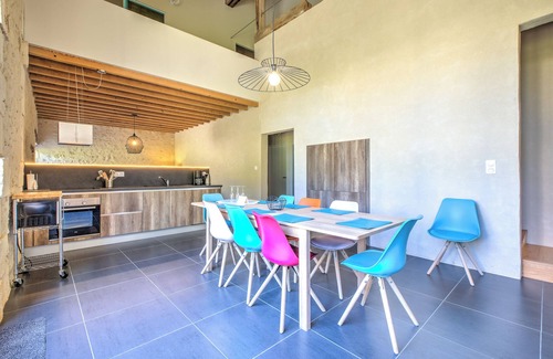 Chassaignes House | 'Gîte La Grange' with Shared Pool, Private Terrace and Wi-Fi