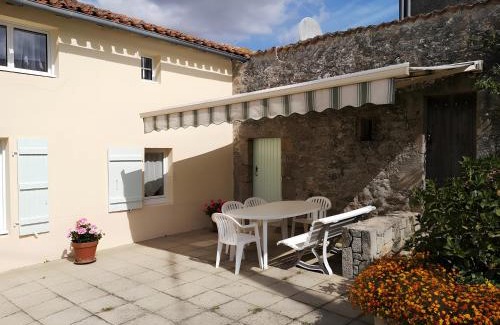 Les Herbiers House | Gite La Marguerite À La Campagne