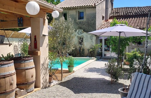 Serignan-du-Comtat House | Gîte le 1852 on the ground floor of the house
