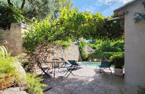 Robion House | Gite le chat bleu, shared pool overlooking the Luberon