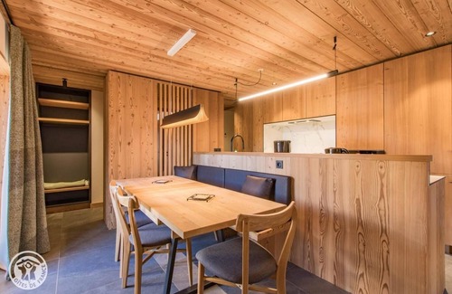Saint-Jean-de-Sixt Apartment | Gîte Le Corti - Chalet ARAVIS COSY with spa and summer pool
