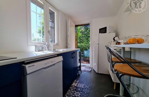 Le Tremblay-sur-Mauldre Cottage | Gite Le Tremblay-sur-Mauldre, 2 bedrooms, 5 persons