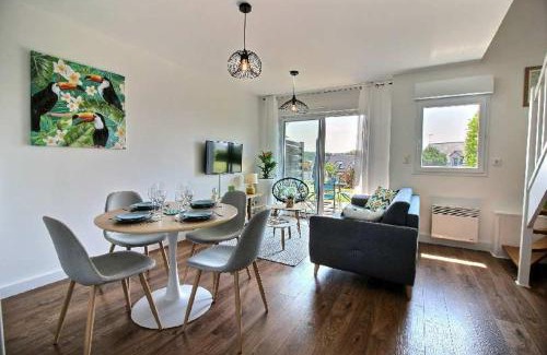 Pleneuf-Val-Andre House | Gite - Le Toucan - Maison avec Terrasse dans parc avec piscine proche plages et Golf