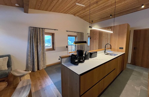 Saint-Jean-de-Sixt Apartment | Gîte Le Vardi - Chalet ARAVIS COSY with spa and summer pool