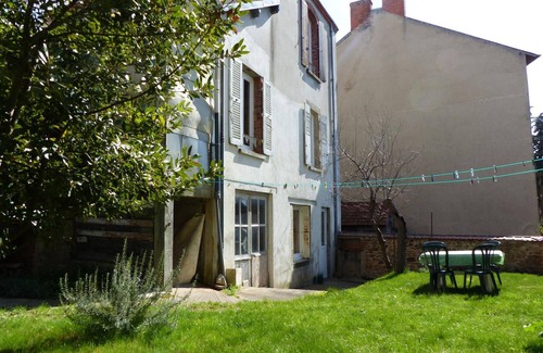 Neris-les-Bains Cottage | Gite Néris-les-Bains, 4 bedrooms, 8 persons
