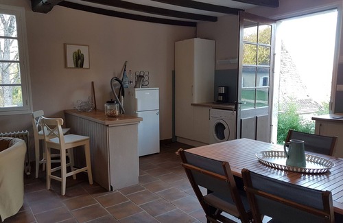 Saint-Aulaye-Puymangou House | Gîte on the edge of the woods
