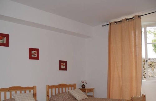 Saint-Andre-de-Vezines Cottage | Gite Saint-André-de-Vézines, 4 bedrooms, 10 persons