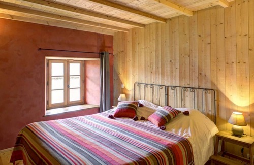 Saint-Just-la-Pendue Cottage | Gite St-Just-la-Pendue, 2 bedrooms, 4 persons