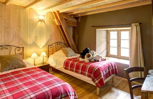 Saint-Just-la-Pendue Cottage | Gite St-Just-la-Pendue, 2 bedrooms, 4 persons