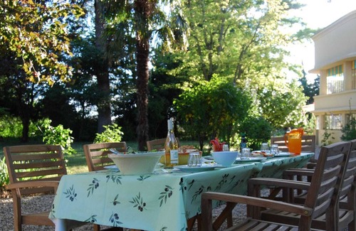 Valreas Villa | Gîte with friends room in stately villa with pool and parkgarden