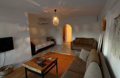 Ayvalik House | Gizli Cennet Badavut